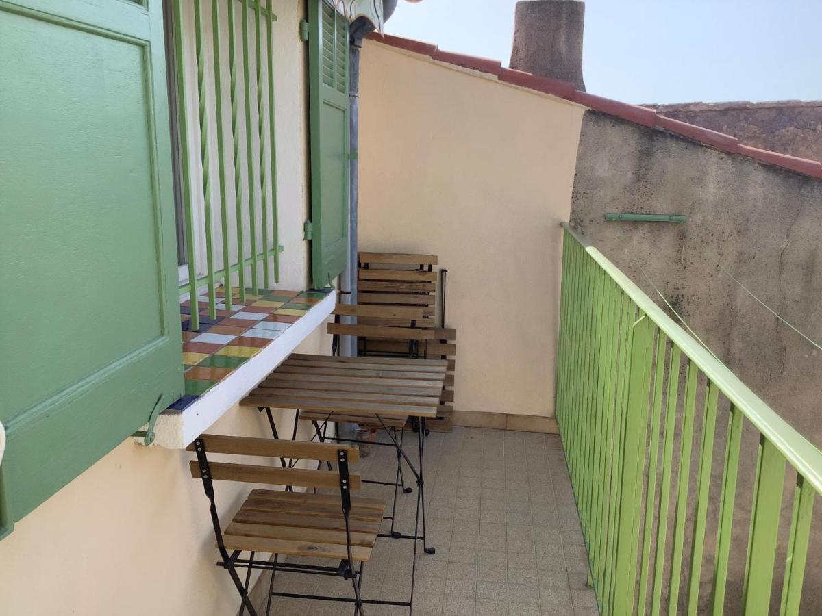 LES AMOUREUX DU VIEUX LAVOIR T3 Hyères Médiéval Extérieur photo